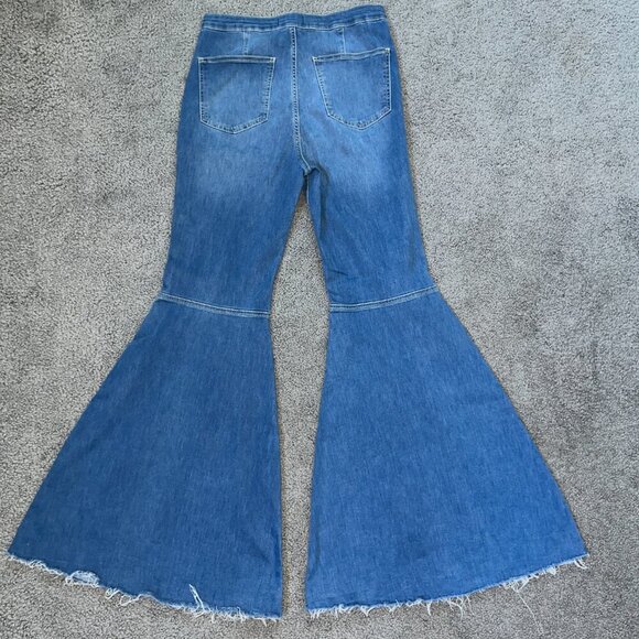 WE THE FREE JUST FLOAT ON ELEPHANT EAR BELL BOTTOM EXTREME FLARE BLUE JEANS - 31 - Picture 7 of 15